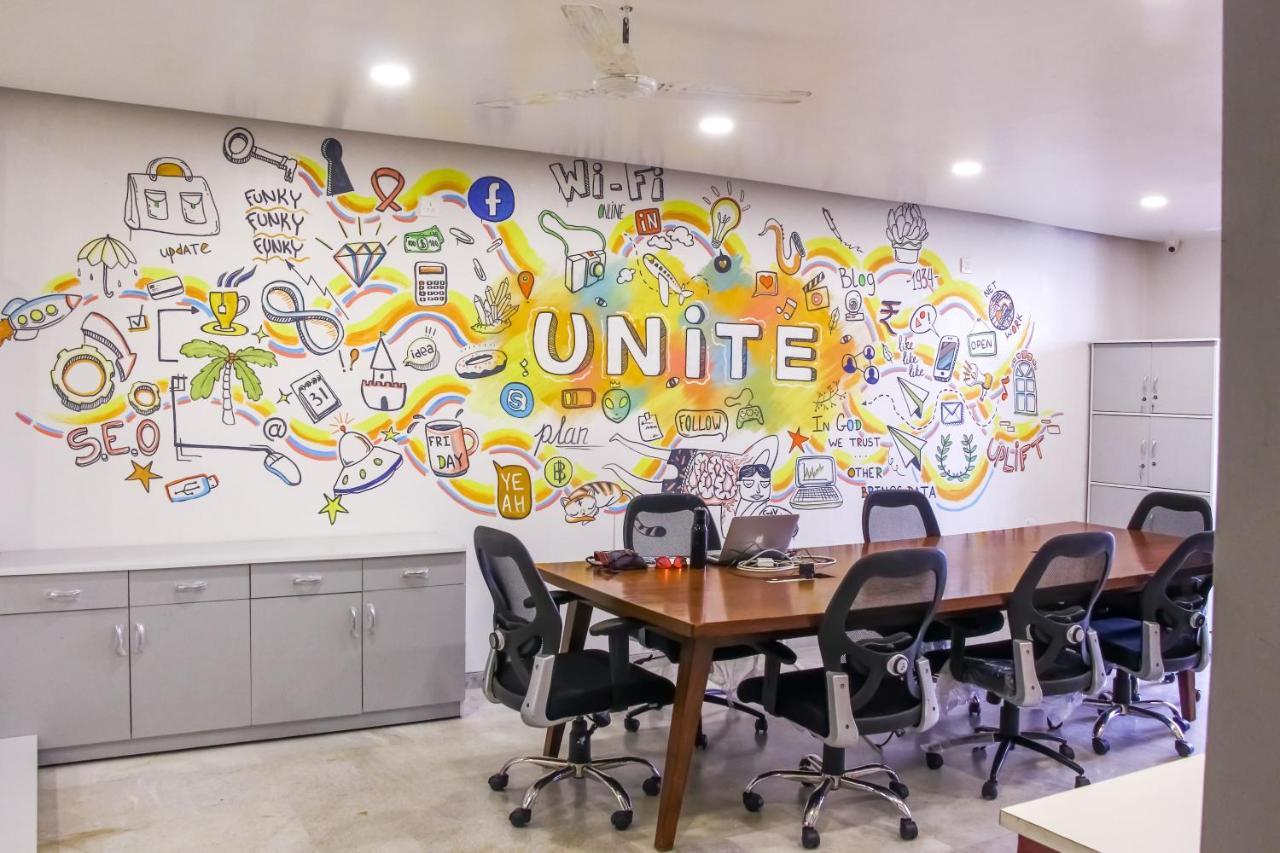 Хостел Urban Nomads Pune Riverside Colive Cowork Экстерьер фото