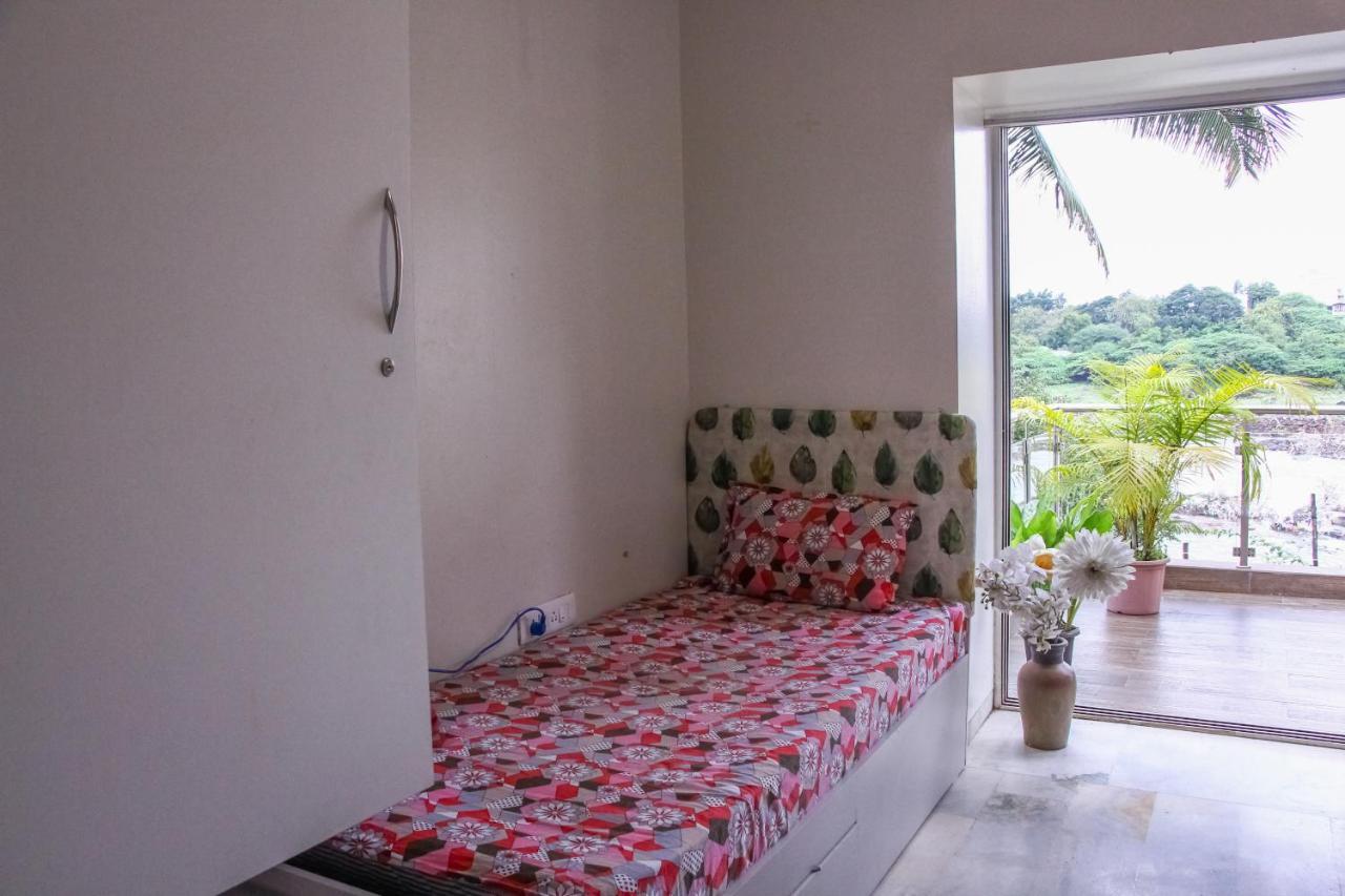 Хостел Urban Nomads Pune Riverside Colive Cowork Экстерьер фото
